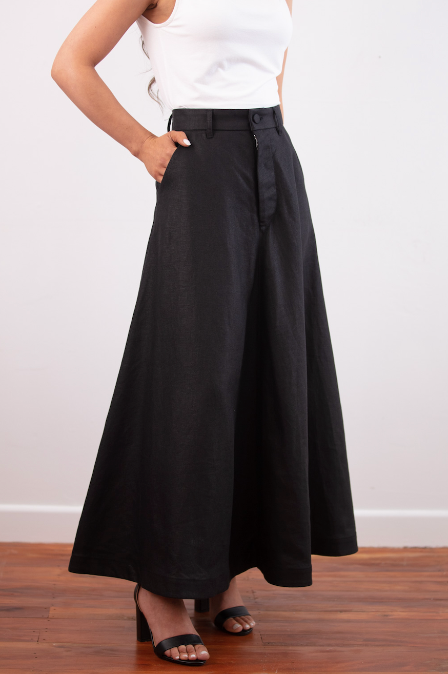 High-waisted long Skirt, front pockets, full skirt, structured waistband, bespoke button, quality heavy weight Linen. Colour Black.